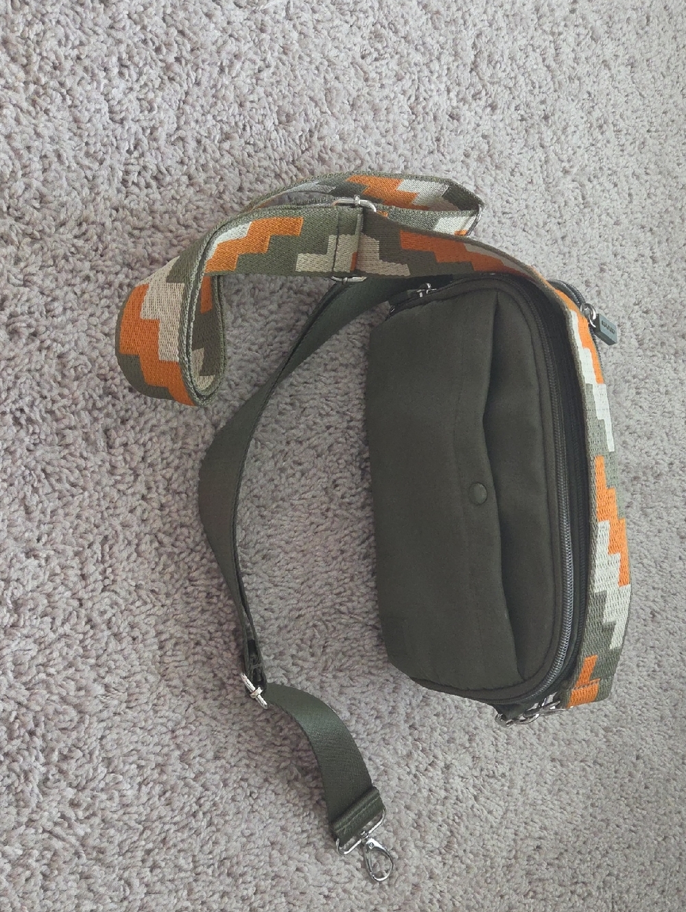 Adorable Cross body or shoulder bag with r d I f protection, built in. IHKWP